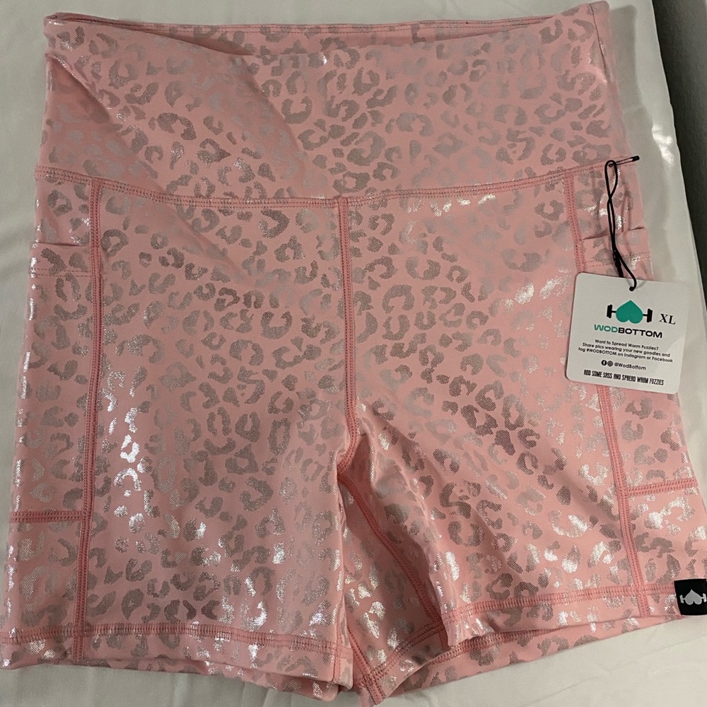 New-Wodbottom Pink Metallic Leopard Athletic Shorts XL
